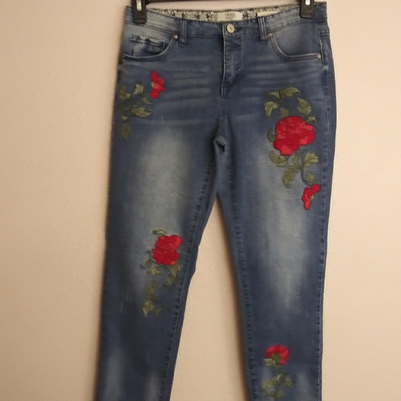 Vintage America Embroidered Floral Jeans - Picture 5 of 5